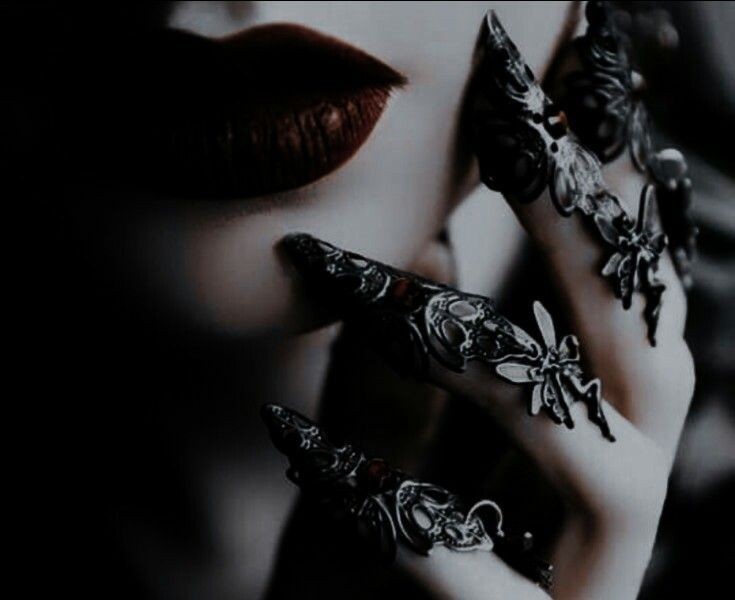 AniuShadow's tweet photo. 𝑩𝒐𝒐𝒌𝒔, 𝑰 𝒄𝒐𝒖𝒍𝒅 𝒓𝒆𝒂𝒅 𝒂𝒏𝒅 𝒔𝒘𝒐𝒓𝒅𝒔, 𝑰 𝒄𝒐𝒖𝒍𝒅 𝒔𝒘𝒊𝒏𝒈 𝒆𝒗𝒆𝒓𝒚𝒕𝒉𝒊𝒏𝒈 𝒆𝒍𝒔𝒆 𝒄𝒂𝒎𝒆 𝒆𝒂𝒔𝒊𝒍𝒚, 𝒃𝒖𝒕 𝒊𝒕 𝒘𝒂𝒔 𝒔𝒐 𝒅𝒊𝒇𝒇𝒊𝒄𝒖𝒍𝒕 𝒕𝒐 𝒃𝒆 𝒍𝒐𝒗𝒆𝒅.
𝑻𝒂𝒈𝒔:#FantasyRP #MVRP 
         #OCRP #HistoricalRP         
        #RoyalRP https://t.co/RFDgvq0I93