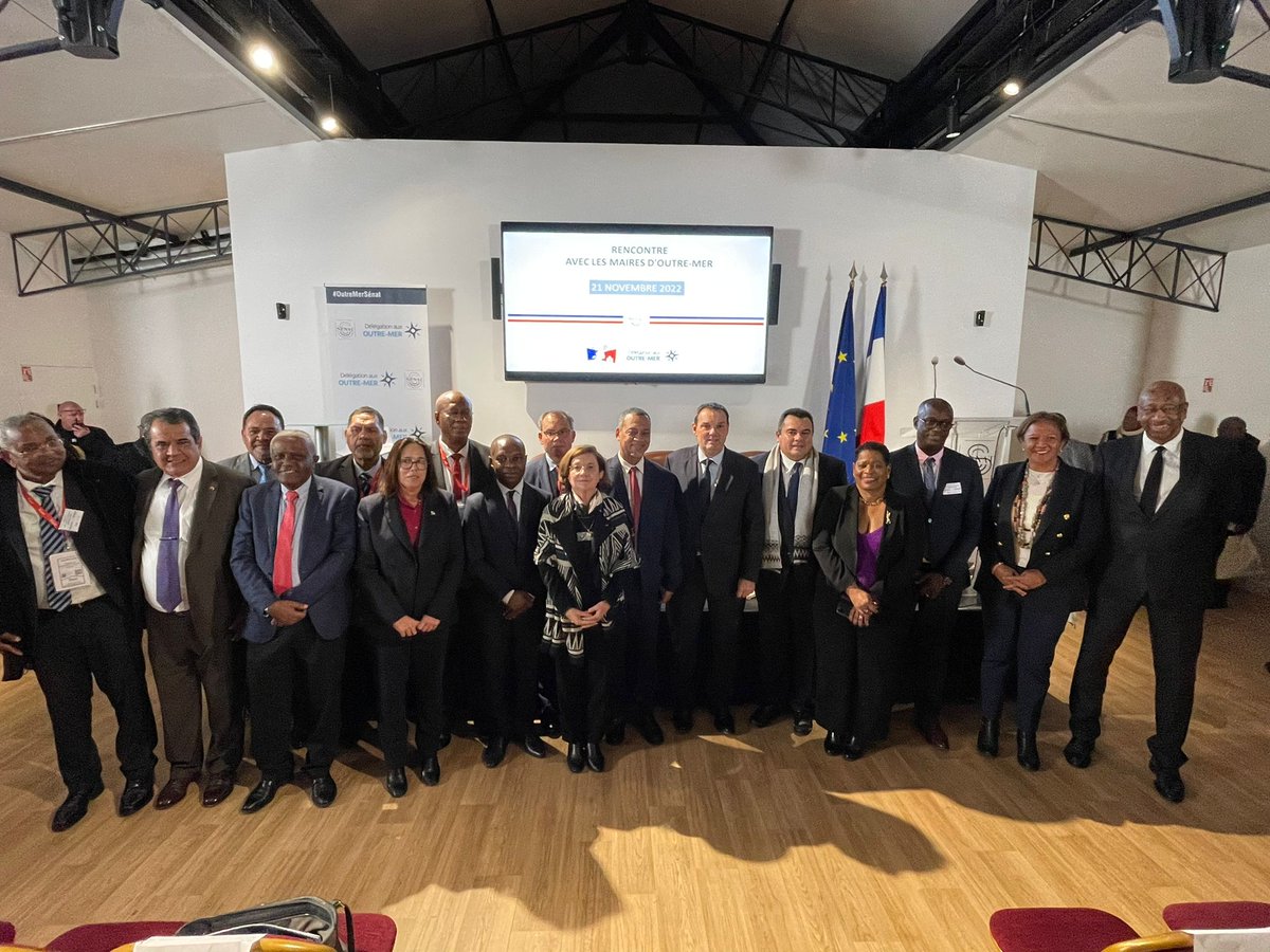 Très honorée d'avoir animé la séquence #CongresdesMaires en présence de <a href="/gerard_larcher/">Gérard Larcher</a> organisée par la Délégation sénatoriale au Outre-mer présidée par le Sénateur <a href="/StephaneArtano/">🇫🇷🇵🇲Stéphane ARTANO</a>
Salle comble, des échanges constructifs et très riches témoignages des Territoires #Outremer