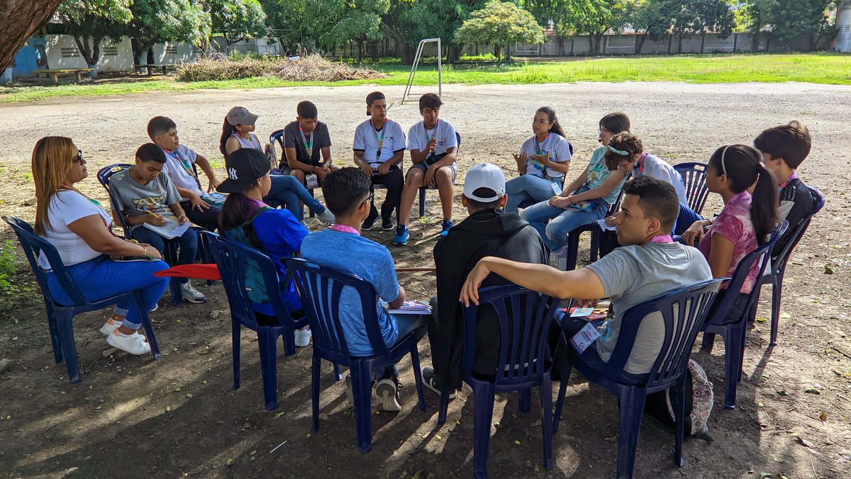 SalleVenezuela's tweet photo. ¡Lasallistas! Hoy, con mucha alegría le dimos inicio a nuestra Escuela de formación en Liderazgo Juvenil #ESFORLIJ
#SomosLaSalle 🌟 #WeAreLaSalle https://t.co/IojWbFKGhF