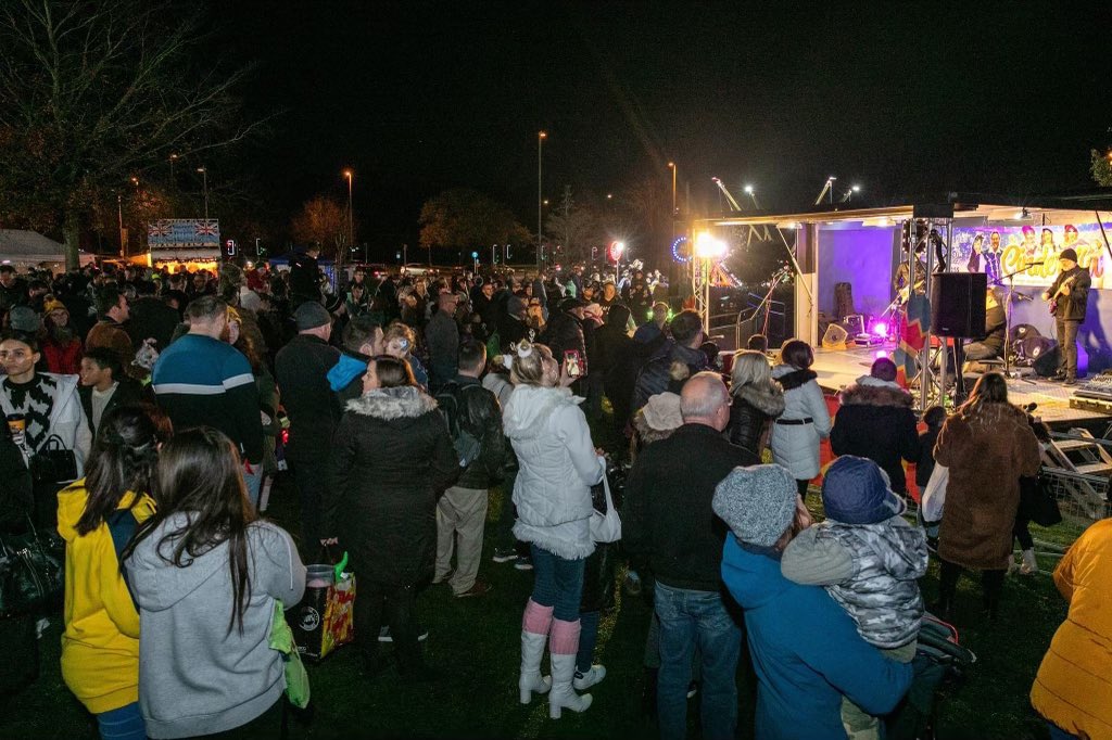 Peter Gordon (@pgcomms) on Twitter photo Some amazing turnouts for local Christmas lights switch ons over the weekend in Farnham, Camberley & Aldershot (see pics).
Join me & others <a href="/TunsgateQuarter/">tunsgatequarter</a> on Thursday for a great FREE #Guildford family ‘switch on’ event. Details👉🏻 tunsgatequarter.com/EventInfo?id=6… Some amazing turnouts for local Christmas lights switch ons over the weekend in Farnham, Camberley & Aldershot (see pics).
Join me & others <a href="/TunsgateQuarter/">tunsgatequarter</a> on Thursday for a great FREE #Guildford family ‘switch on’ event. Details👉🏻 tunsgatequarter.com/EventInfo?id=6…
