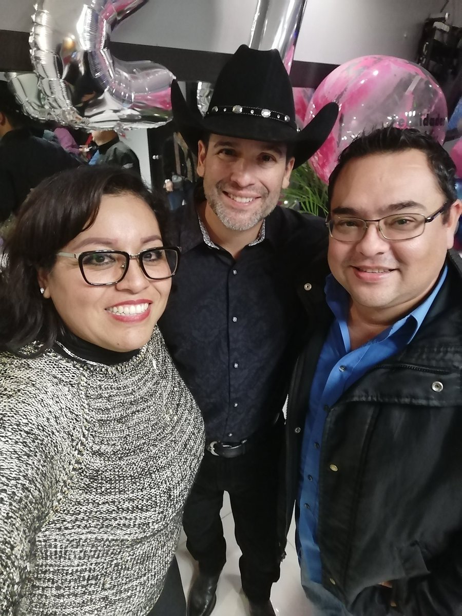 GomezLariev's tweet photo. Gracias totales mi querido @bobbypulido425  tus palabras a mi persona quedan por siempre en mi ❤️ eres y siempre serás mi artista favorito TQM https://t.co/0LlwoBEHDa