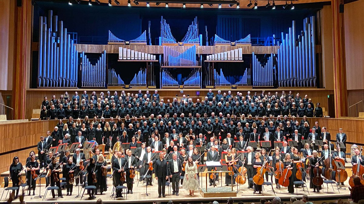 Thankyou to everyone who joined us at <a href="/southbankcentre/">Southbank Centre</a> on Thursday. It was a joy to celebrate our former Musical Director Vaughan Williams with such wonderful performers alongside us - <a href="/LizWattsSoprano/">Elizabeth Watts</a> @RGCWbaritone  <a href="/philharmonia/">Philharmonia Orchestra</a> &amp; <a href="/davidhconductor/">David Hill</a> were all magnificent. #RVW150