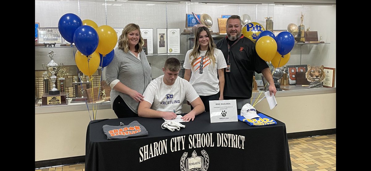 BobGreenburg's tweet image. Congratulations to Sharon’s Mikey Mazurek who is pictured with his family as he signs his letter of intent to wrestle for the University of Pittsburgh - Johnstown!! 
@WrestlingUPJ @SharonAthletics