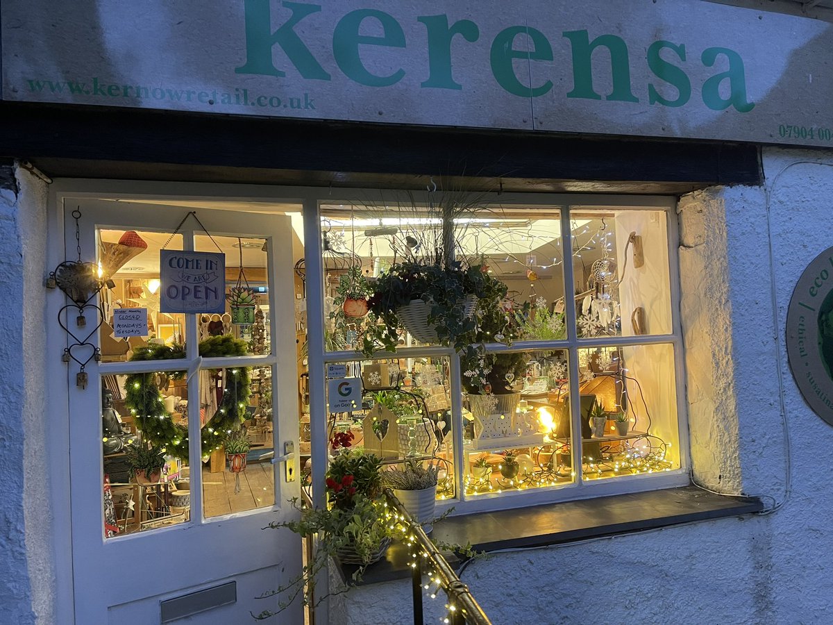 KernowRetail's tweet photo. Must be Xmas in Padstow https://t.co/3zExk0BBu6
