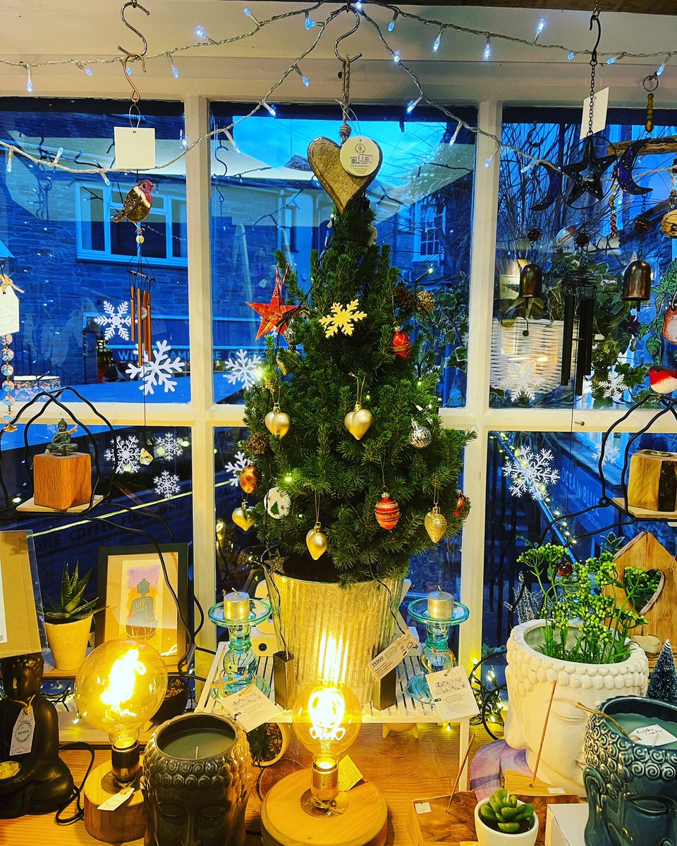KernowRetail's tweet photo. Must be Xmas in Padstow https://t.co/3zExk0BBu6