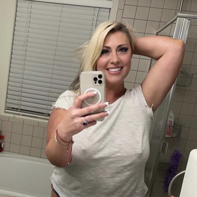 BreckerLizzy's tweet photo. #NewProfilePic https://t.co/ASWqbK9ely