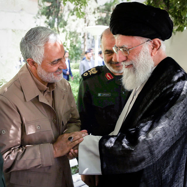 sherezad_313_Z's tweet image. والله والله والله از مهمترین شئون عاقبت بخیری، رابطه قلبی دلی وحقیقی ما با این حکیمی است که امروز سکان انقلاب را به دست گرفته است.