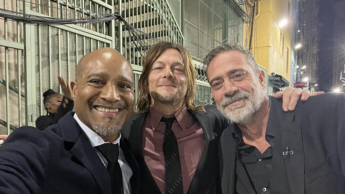 ricksprickk's tweet photo. seth’s selfies r always the best :,) #TWD https://t.co/FdYNADK4PI