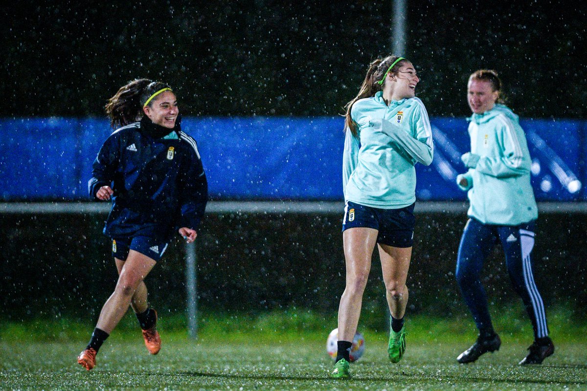 🎶 | SINGING IN THE RAIN | 🎞️

#ElFuturoEsNuestRO
#RealOviedoFemenino 🔵⚪