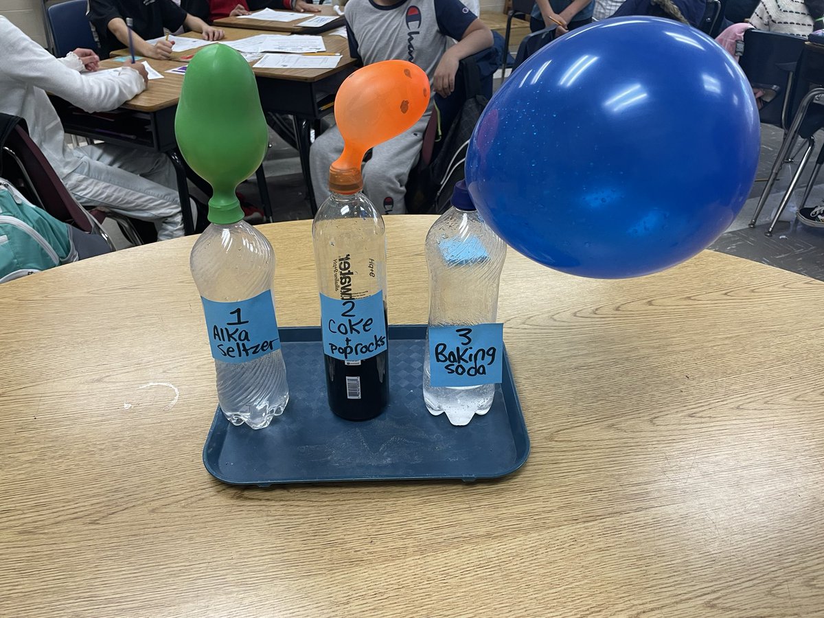 BelberMiss's tweet image. As Balloons Over Broadway prep, we discussed the best way to blow up balloons! We mixed different materials together to see what made the biggest balloon and talked about our observations! #MacysThanksgivingDayParade #Science #ThanksgivingSTEM