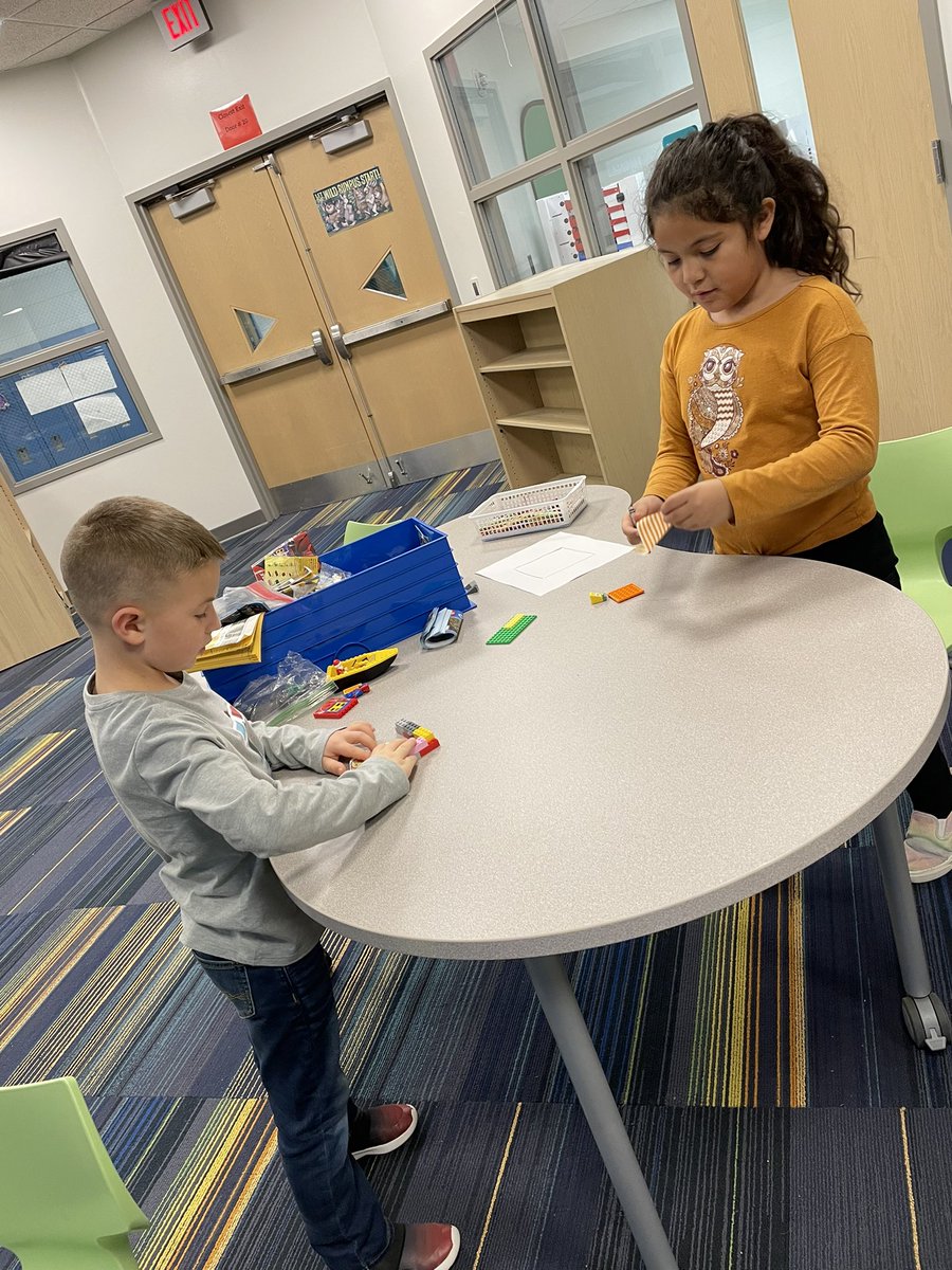 After reading ”How to Catch a Turkey” Mrs. Moore’s second graders designed traps to catch their own turkey using the building materials in media! 🦃 @OrionOaksElem @LkOrionSchools