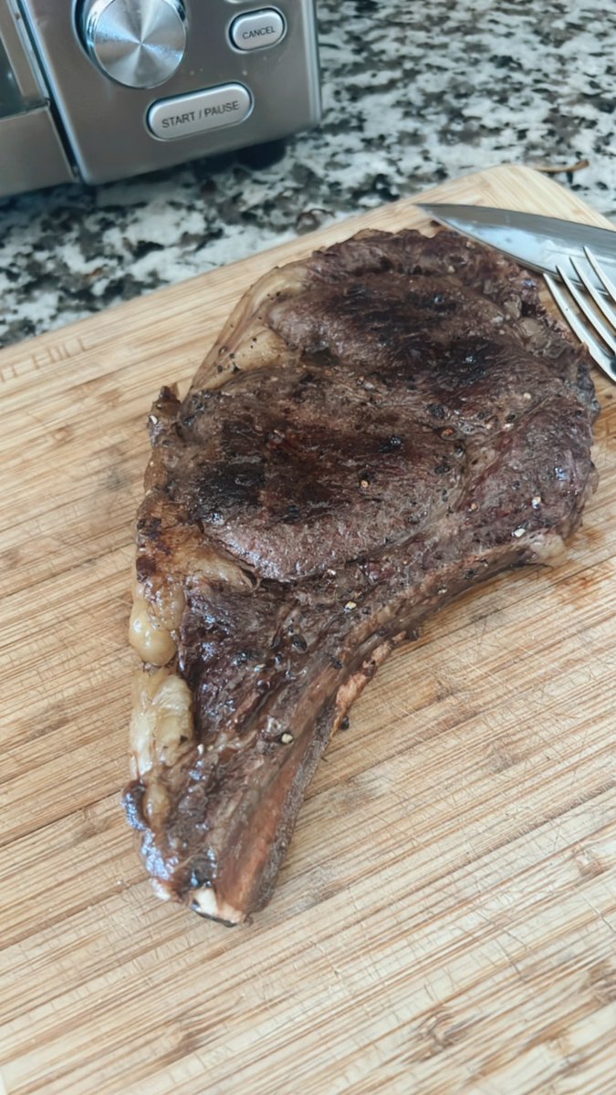 TempleDietitian's tweet photo. Red meat is good for you. Now go eat a steak. 

Dietitian’s orders. 😉 https://t.co/YE9nw9iZNJ