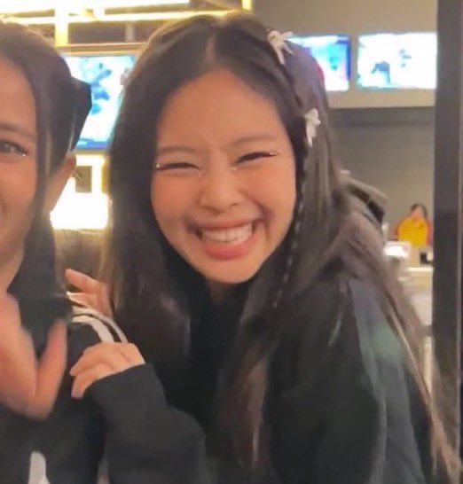 jenniethinker's tweet photo. (◠ ⎚ ◠)                                             (◠‿◠)✌🏻 https://t.co/5U0WRzvI9e