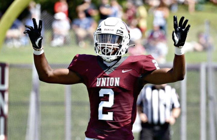 kieranconnollyy's tweet photo. After a great phone call with @CoachDeavPuck, I am grateful to have received my first offer from @UnionCollegeFB! @Joespags12 @CoachMoffitt @ionafootball https://t.co/oZrfXA86EA