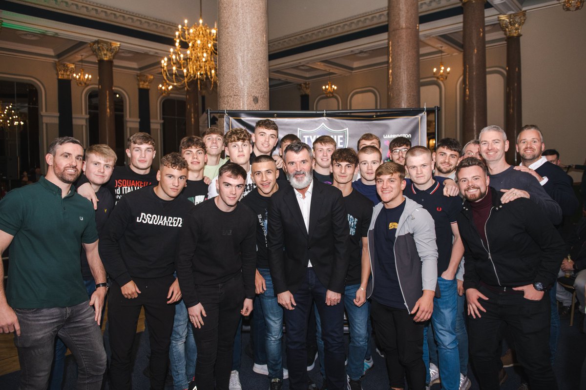 TykeMc's tweet photo. ✨DO MEET YOUR HEROES✨

Reflecting on a truly memorable night with Man United Legend Roy Keane.

So inspirational for all the young players at 
@WarringtonRLFC &amp; the young people from @WarringtonYZ to listen to.

He was an absolute gentleman &amp; it was honour to be in his company. https://t.co/QUVKq4P6VC