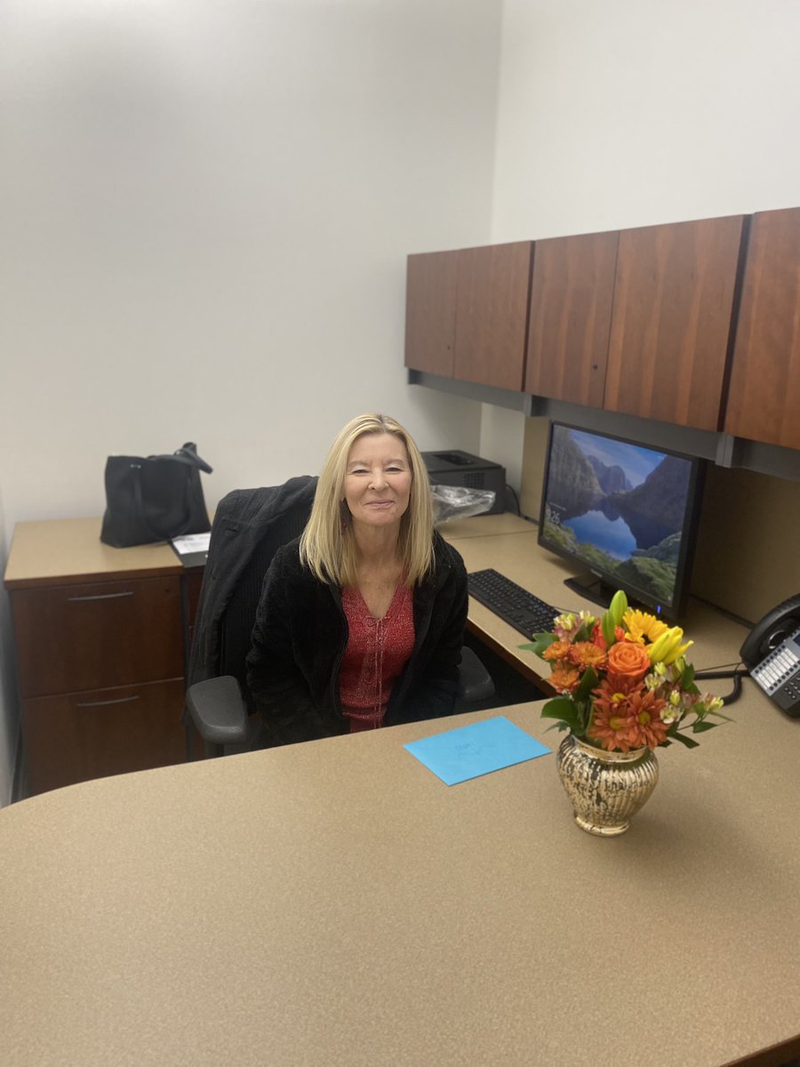 KnoxPDCLO's tweet photo. Today, 34-year veteran, national award-winning investigative journalist Jamie Satterfield joined the CLO staff as our newest investigator! We are all so excited, but no one is more excited (or proud) than her biggest fan - her daughter, APD Megan Newman. Welcome, Jamie! 🎉 https://t.co/Ot4ByugFLN