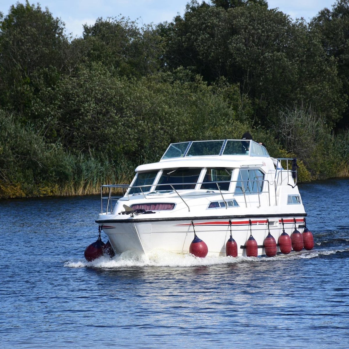 Enjoy truly spectacular countryside and historic landmarks as you discover more of Ireland's Hidden Heartlands. 

For more 'inspo’ visit >> silverlinecruisers.com. 

#2023adventure #rivershannon #headintotheblue #irishwaterways #discoverloughderg #boatinglife #boatinglifestyle