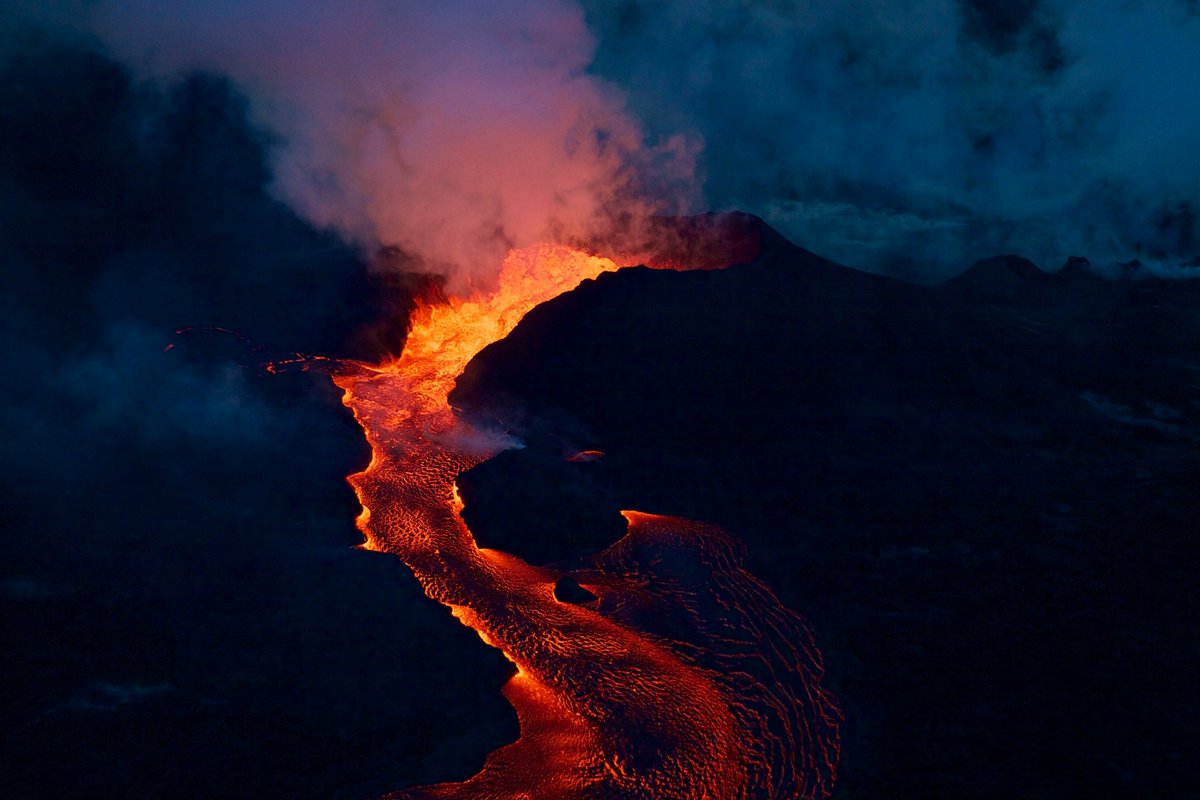 UH_FBRecruits's tweet photo. Living the good life: natural beauty

- Volcanoes National Park: home to 2 of the most active volcanoes on earth

- Mt. Waialeale: 2nd wettest place on earth

- Akaka Falls: 442 ft tall

- Waimea Canyon: The "Grand Canyon of the Pacific" which stretches for 10 miles https://t.co/wPAyVdSnyn