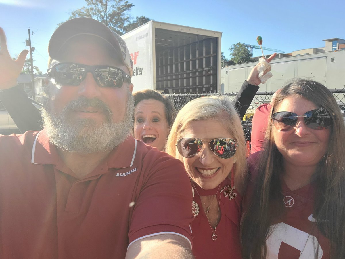 Just wanted to wish the wonderful Jen ( @jkittkat ) a belated HAPPY BIRTHDAY! Thank you soo much for allowing @Renea_Tide & I to be part of the #TwitterTailgaters family & being such a great friend. We hope your day was as wonderful as you are! #RollTide