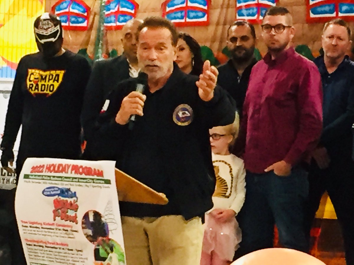 CraigFiegener's tweet photo. “When I came to this country I did not know what Thanksgiving was,” says @Schwarzenegger.  A friend from his gym invited him to Turkey Day after he immigrated to America.  “That’s why I’m here today — because someone reached out and helped me.”  @hollenbeckpbc https://t.co/cF7Q5Vx0sc