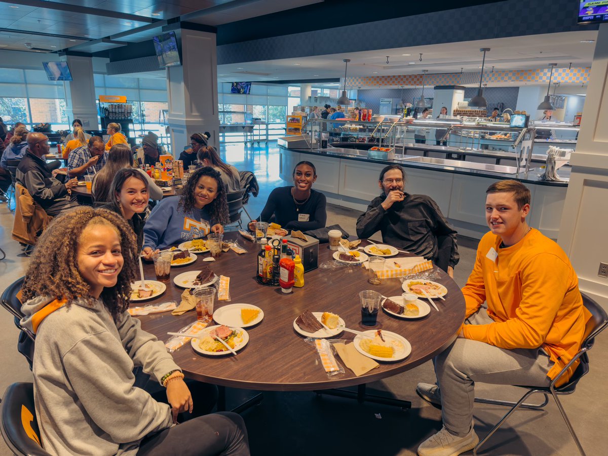 Vol_TNtailored's tweet photo. Scenes from yesterday’s Community Holiday Meal! We invited guests from KARM and VMC to join us for a meal and games and fellowship. A great time was had by all! Big thank you to @Vol_Nutrition and the staff at Smokey’s for helping us make this special day come to life! https://t.co/bO2I1YMV6l