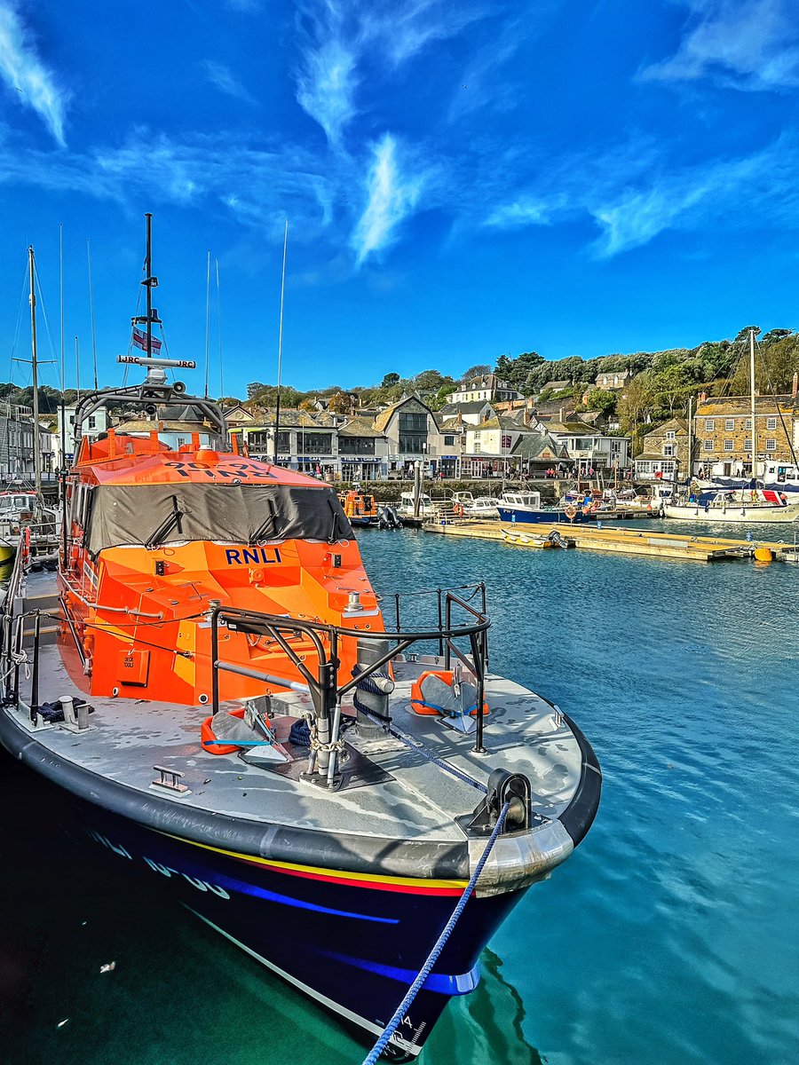 gemmak500's tweet photo. Padstow lifeboat.
#cornwall #kernow #lovecornwall #uk #explorecornwall #cornishcoast #sea #ocean #visitcornwall #greatbritain #capturingcornwall #padstowcornwall #reflection #sky #marine #boat #lifeboat #rnli #harbour #cloud #cloudporn #padstow #padstowharbour #tamarclass #ems https://t.co/RQJtc3wzn2