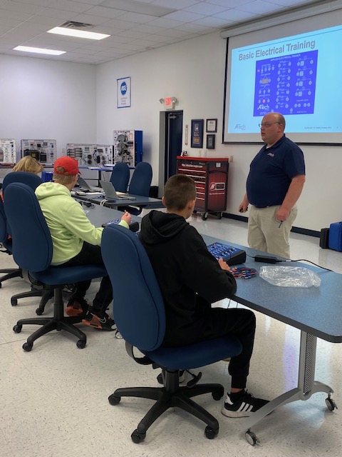 ATech_Training's tweet photo. ATech was pleased to have visitors from Scott High School last Friday. In a partnership with @AMfgIP students visited our production facility to learn about opportunities in manufacturing, the people behind the products, and a small local business firsthand! https://t.co/SCQFx0WJHZ