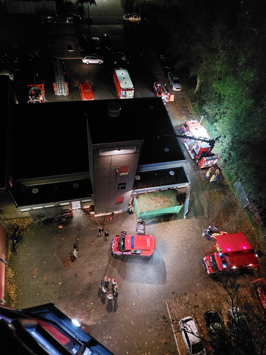 Vanavond waren de raadsleden van Zaanstad op bezoek bij de post Krommenie. Met 8 posten uit Zaanstad hebben we laten zien wat we als brw allemaal doen. Div specialisme waren opgesteld. Een mooi inkijkje in de keuken van de brandweer. Dank aan iedereen die heeft bijgedragen. <a href="/VrZW/">Veiligheidsregio Zaanstreek-Waterland</a>