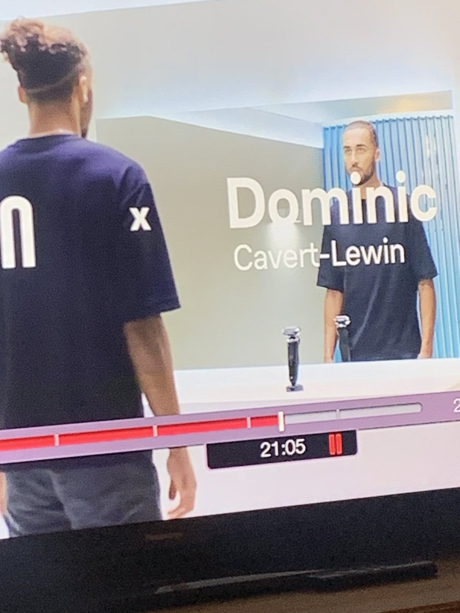 pauljrobbo's tweet photo. .@CalvertLewin14 your Braun adverts just been on tele!! Surely I’m not the first to spot this??? Cavert Lewin!!! https://t.co/2o1PqFcBob