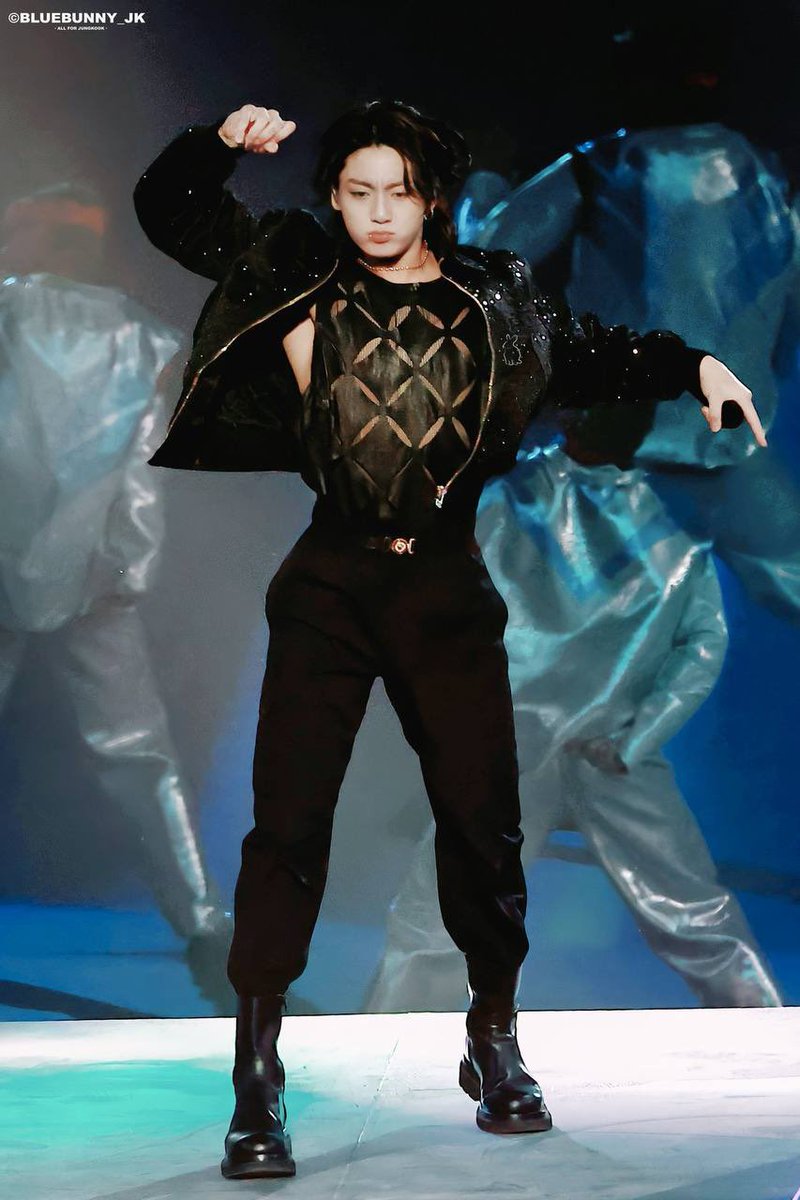 AvvRooRaa4's tweet photo. Чонгук-а! Ось що ти робиш з ARMY 😯💯💜
#DreamersbyJungkook #JungkookAtFIFAWorldCup 
#DreamersbyJungkook #JungKook https://t.co/TmidTAdgMq