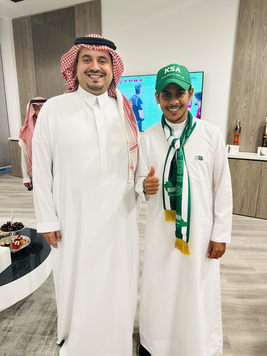 تشرفت بلقاء نائب رئيس اللجنة الأولمبية سمو الأمير فهد بن جلوي بن عبدالعزيز بن مساعد
