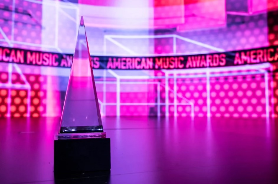 Children of the World!

From the bottom of our hearts we would like to thank ALL OF YOU FANS for all the energy, time and devotion you put into making sure WE WON THE “FAVORITE ROCK ALBUM” AT THE <a href="/AMAs/">American Music Awards</a> last night! This is entirely thanks to you.