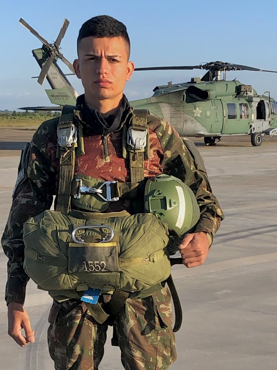 Skydiver20T's tweet photo. O estranho hábito de desafiar a morte!!🇧🇷🪂 https://t.co/ergHQkQwVC