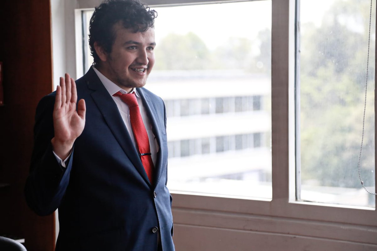casteandres93's tweet photo. Hoy asumo como secretario ejecutivo en el @Mineducacion, muchas gracias al señor Ministro @agaviriau por la confianza y espero dar lo mejor  junto a usted , y su gabinete ,en pro del país 🇨🇴. https://t.co/RS3Dqt4gsu