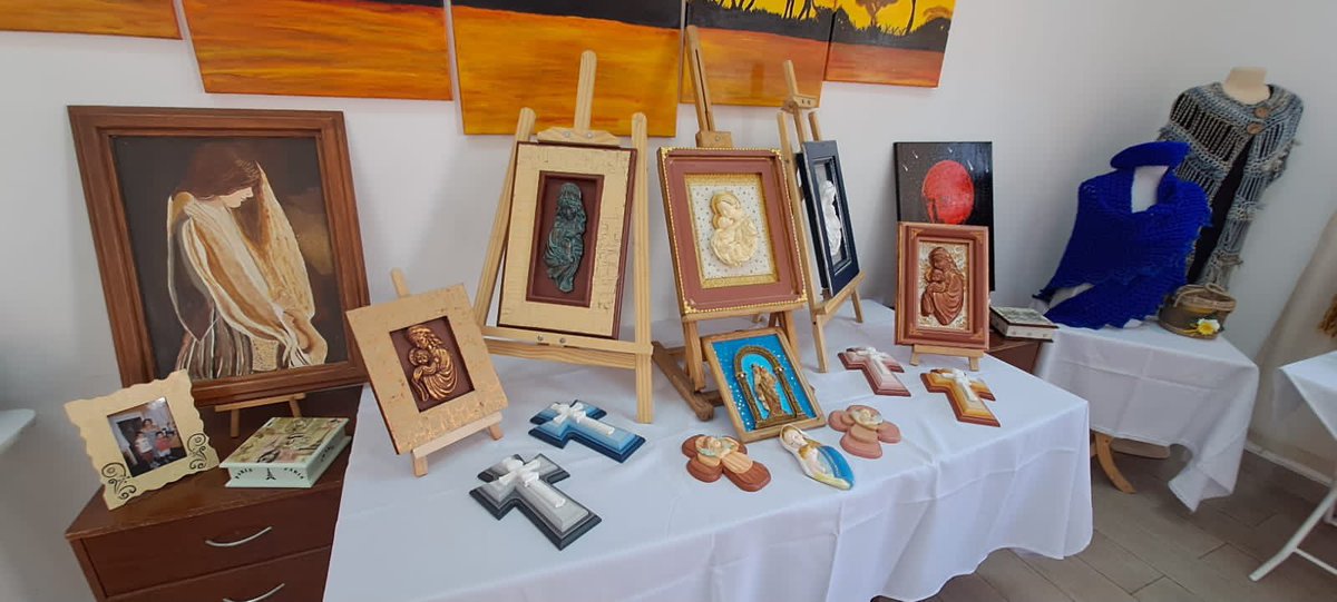 Saludtarapaca's tweet photo. Este #FelizLunes el Centro Comunitario de #SaludMental Dr Salvador Allende perteneciente a @Saludtarapaca realizó la exposición anual del Taller de Manualidades de Usuarios y Usuarias @ministeriosalud @SeremiSalud_I @DPRTarapaca @DPPTamarugal @VoceriaTarapaca https://t.co/GHN9e9xHIE