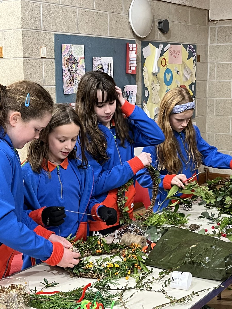 12thGuides's tweet photo. Making advent wreaths for @StGeorgesAlty https://t.co/xBA6xLpmJE
