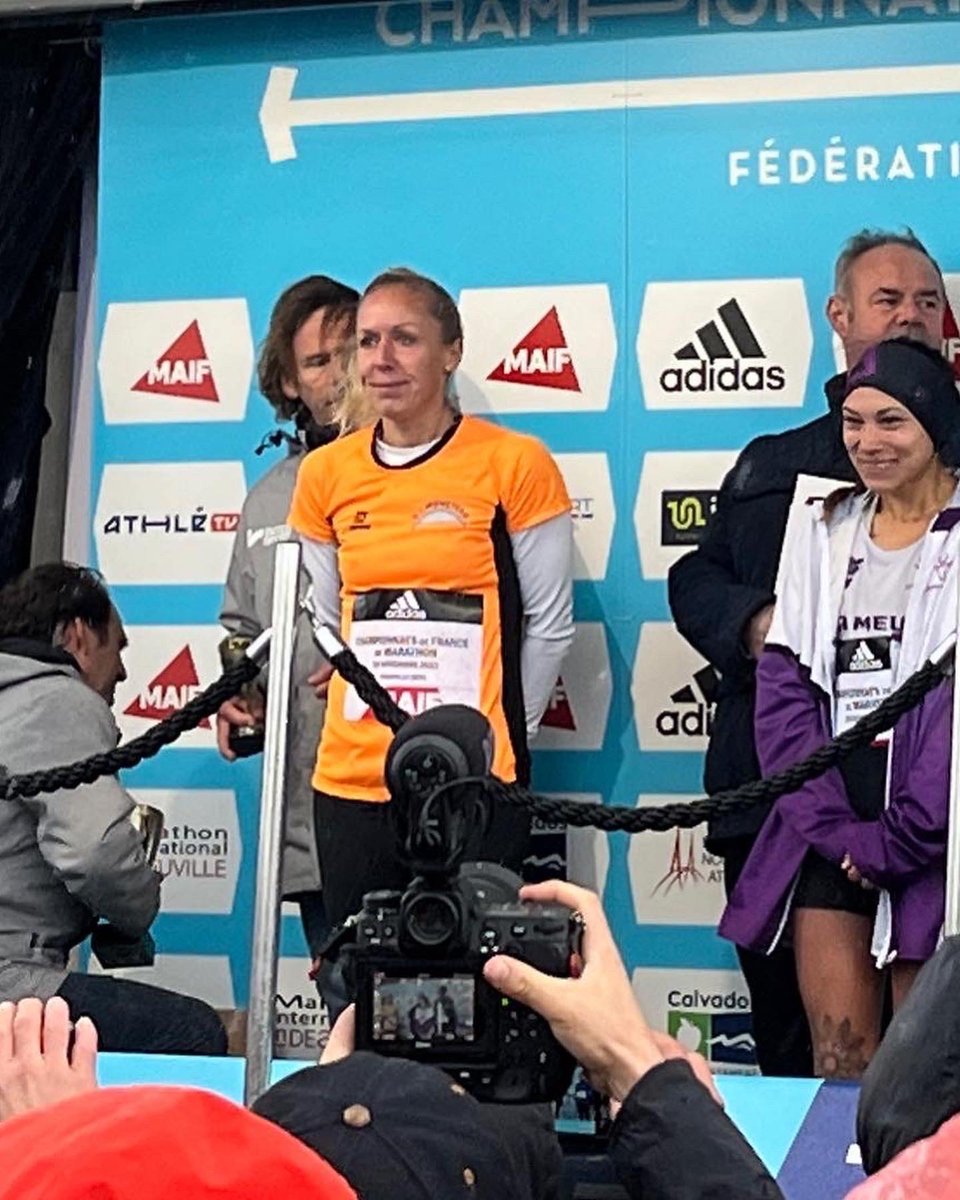 apirun10's tweet photo. Un énorme bravo à Anaïs Quemener 
La pluie, le vent n’ont pas eu raison de sa détermination, de son sourire !

Anaïs termine championne de France de marathon en 2h40 à Deauville

Une fierté pour APIRUN d’être son partenaire nutrition sportive.
#liffre @villeliffre @ouestfrance35 https://t.co/Sj0T6b2s2y