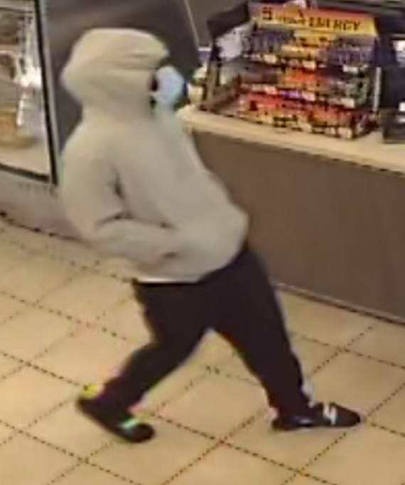 ManateeSheriff's tweet photo. ATTEMPT TO IDENTIFY: Do you recognize this person? He robbed the Crazy Papa's Marathon Gas Station at 5530 SR 64 on 11/20 just before 1 p.m. He is approximately 5'6"- 5'8". If you have any info, contact MCSO at 941-747-3011. #AttemptToID https://t.co/JRuCnxYWlK