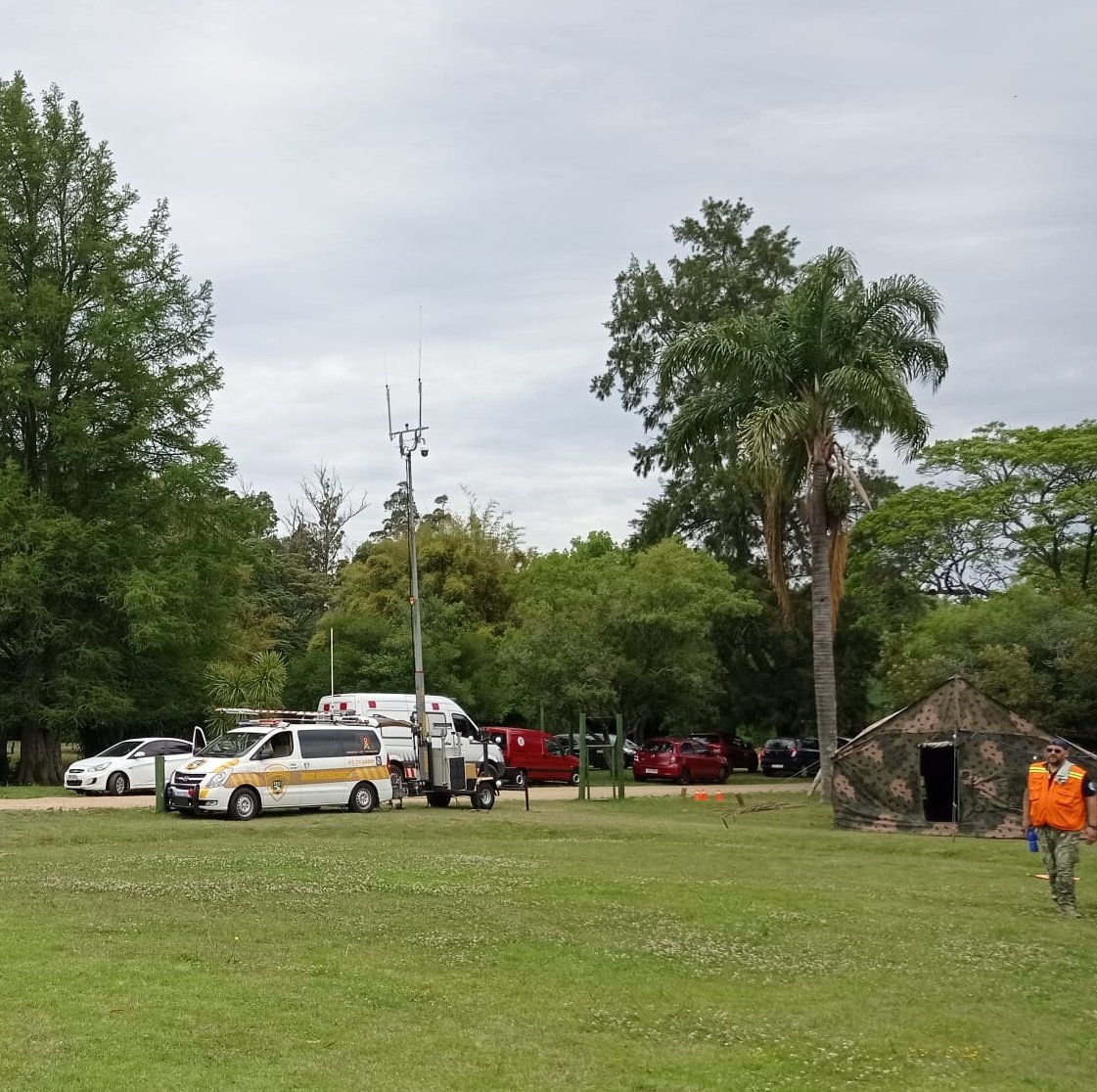 DNPCaminera's tweet photo. Este fin de semana se realizó en Pan de Azúcar una Jornada de Integración y capacitación.
Se dictaron cursos de RCP y rescate. Participamos junto a @ucre_uruguay2, Batallón N°4 de Ingenieros, Unidad N°5 de Rescates en altamar, servicios de Salud y el transporte aerosanitario. https://t.co/WJJ3sqAtuh