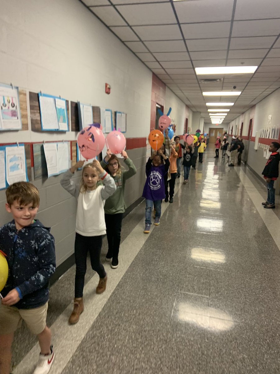 sbentonteach's tweet photo. I read Balloons Over Broadway using @Novel_Effect . Then my Busy Bees planned and created their own parade balloon. We had fun parading them down the halls!! #TeachBetter #BBE #tlap #KidsDeserveIt #DestroytheBox https://t.co/lwLU7GUJGK