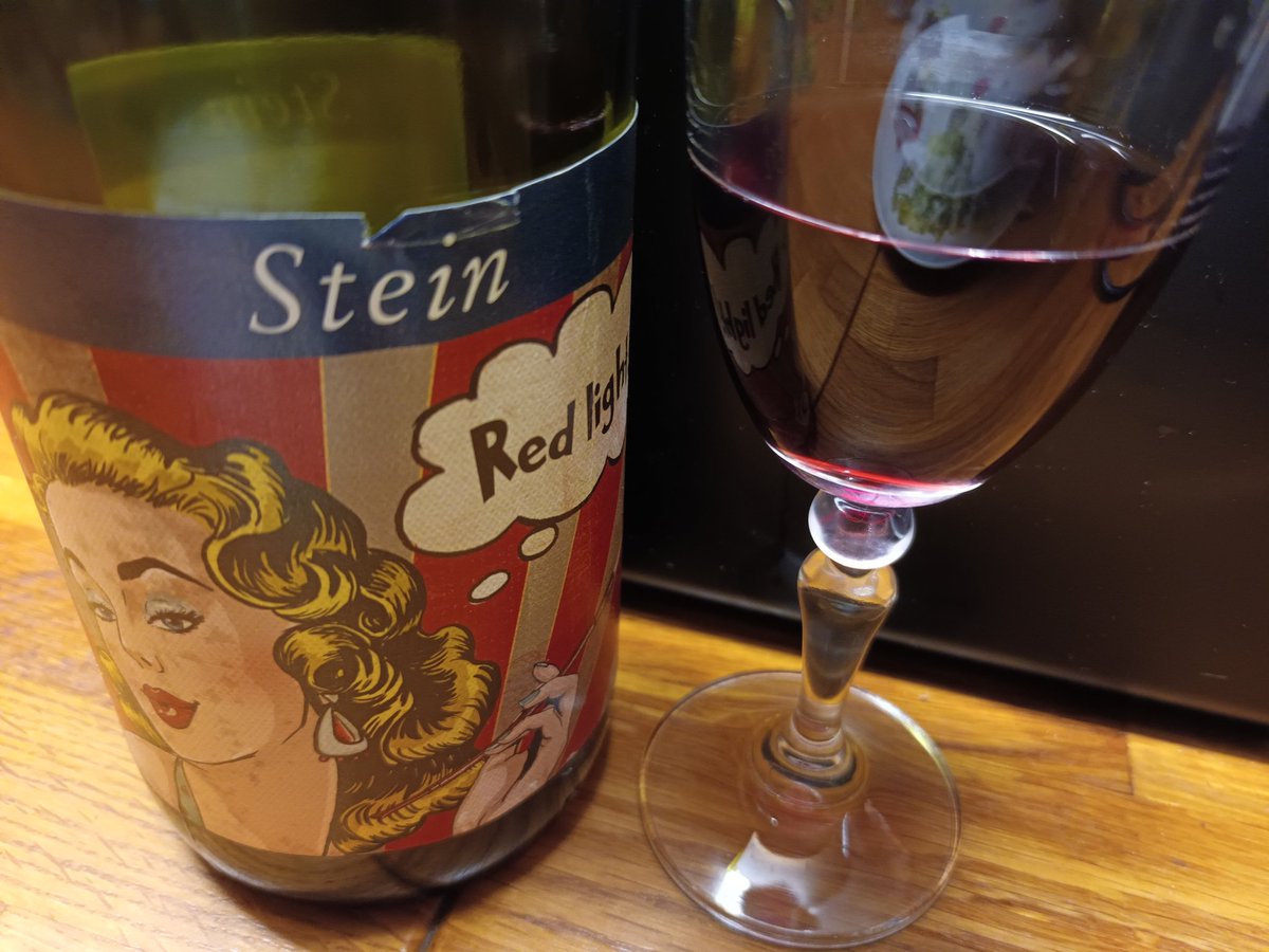 kristallnaach's tweet photo. 🐄 Saftiges zartrosa #RibEyeSteak...
dazu #Mosel-#Stein-#Wein 🍷#Prost
Mit #selbstgemacht'er #LingonSylt #Preiselbeeren und #Tomaten-butter
Ich liebe leckeres Essen😋..brauche
wohl mal einen neuen # Hashtag 😂
#Hexenküche #KorasGourmetKüche?
#Weintag 🍷 🍇 😋 #Sonntagsessen https://t.co/FRTTHAy1mN