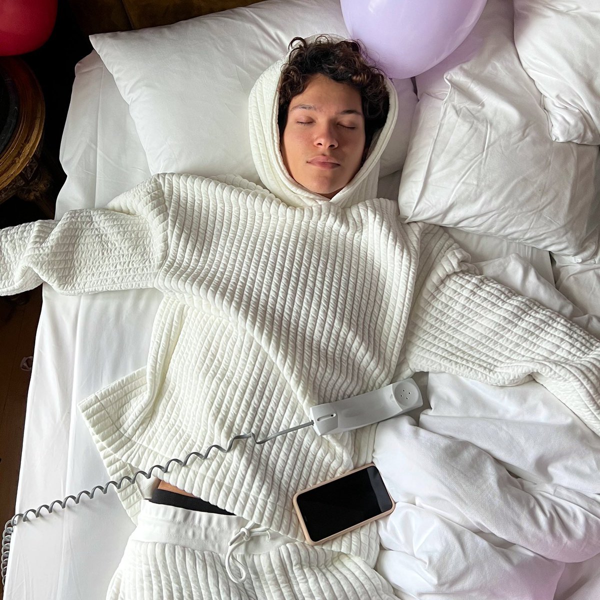 edvindigo's tweet image. i will no longer go to therapy this cured me