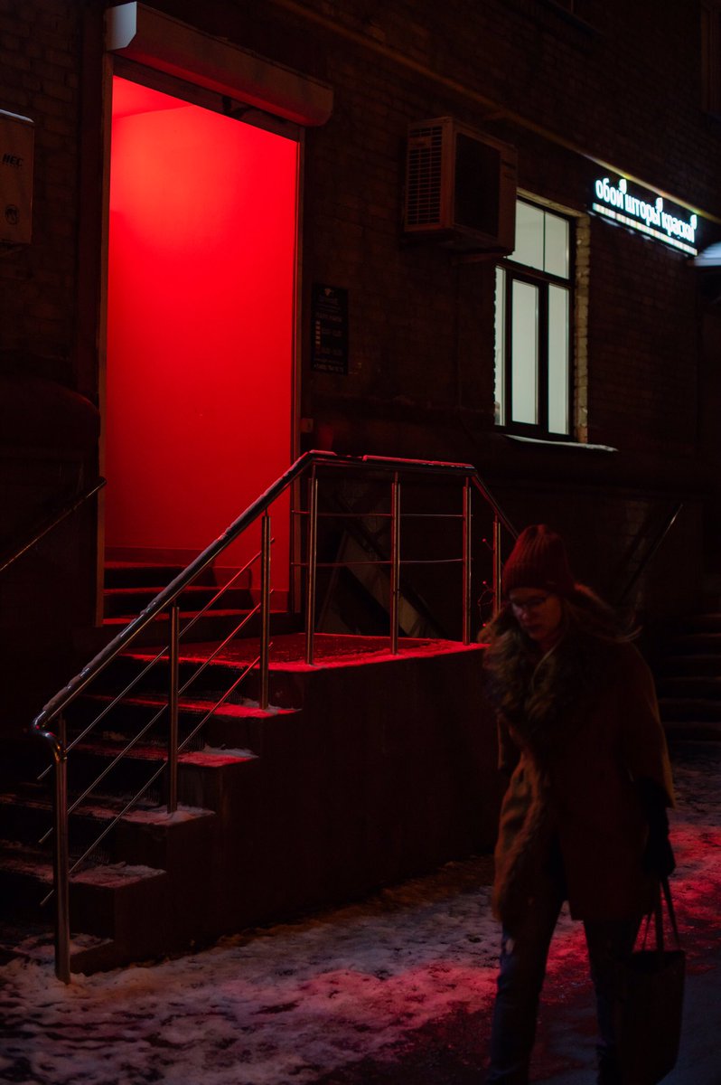 VanMitte's tweet photo. #red #white #contrast #streetphotography #night #urban #photographer https://t.co/cQqeoNaePH