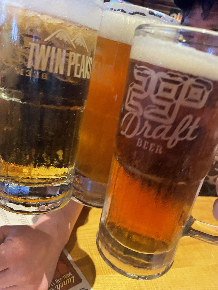 stacy978's tweet photo. #FIFAWorldCup #mondaydrinking @titanc21 https://t.co/ymQ93yaNGJ