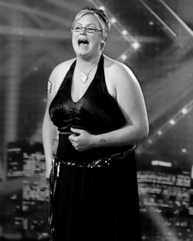 Vera Lynn singing to the troops circa 1941. The war was very very ‘arsh