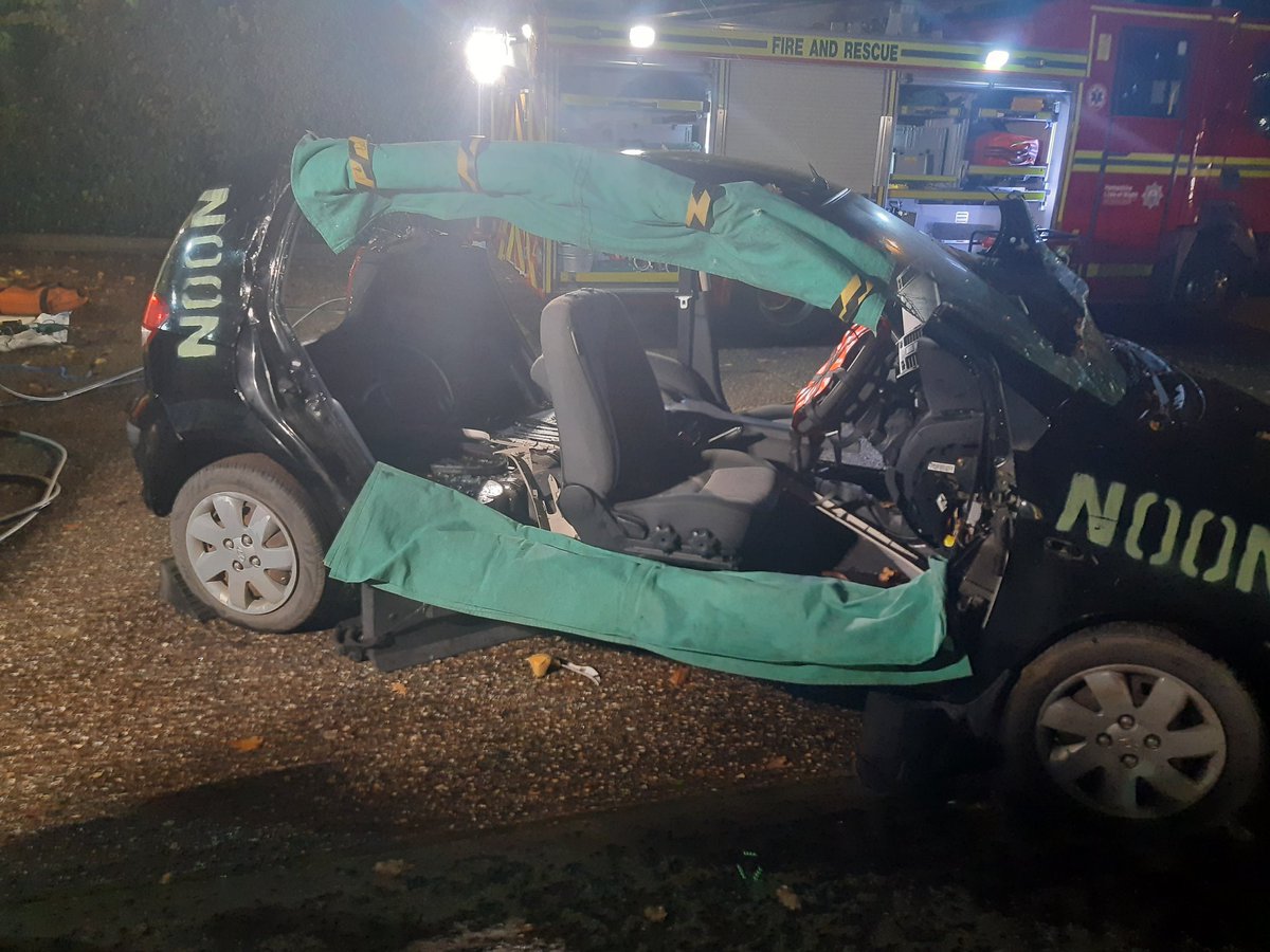HIWFRS_LandD's tweet photo. An evening of #SpaceCreation with @Kingsclere_09 #LotsOfLearning and an opportunity to trial an #alternative #AirbagProtector for @HFRS_Tech #OpsAssetts https://t.co/VWzUxMtBQH