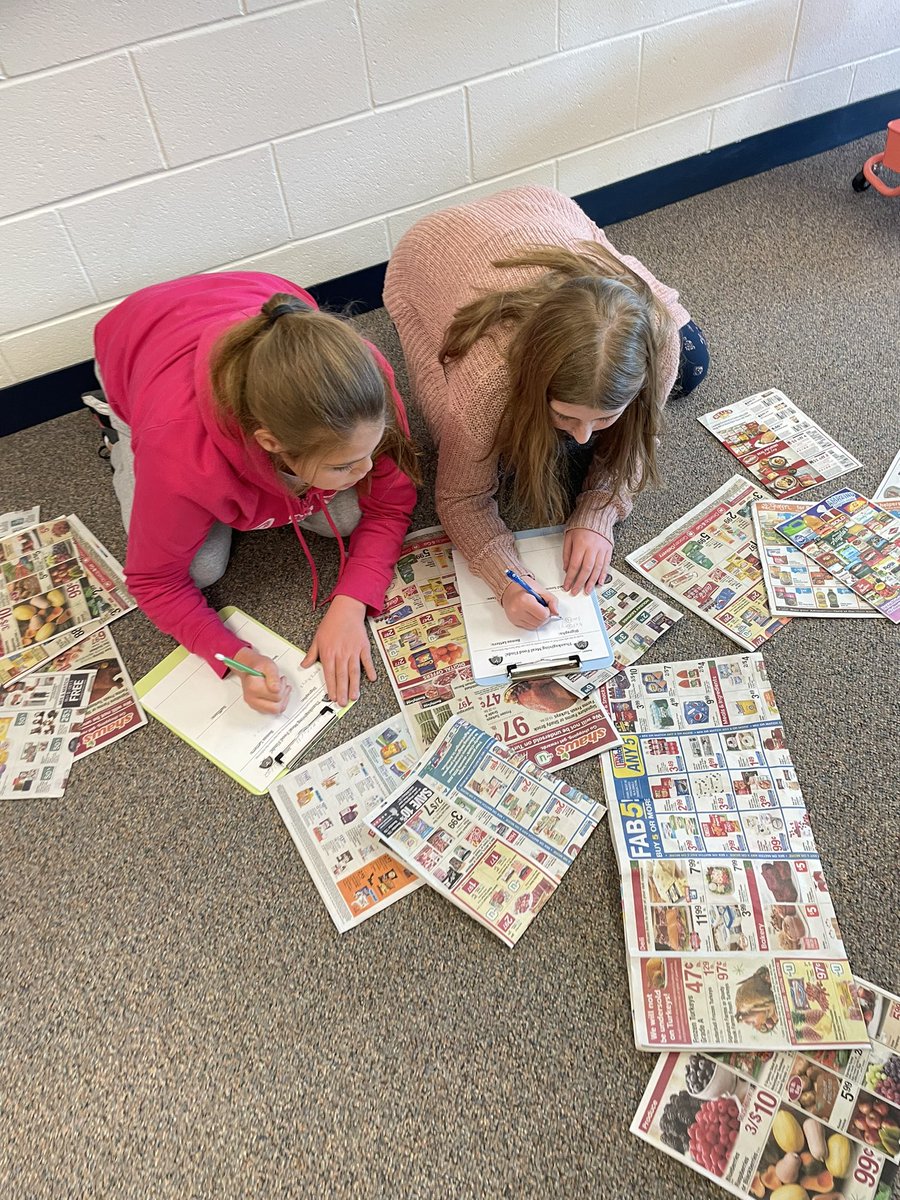 mrsomalley_'s tweet photo. Hunting for digraphs, bonus letters, suffixes &amp; welded sounds in the food ads!🍗🍰 @erin_messier @cms_grizzlies https://t.co/0Pmfl0mTjG