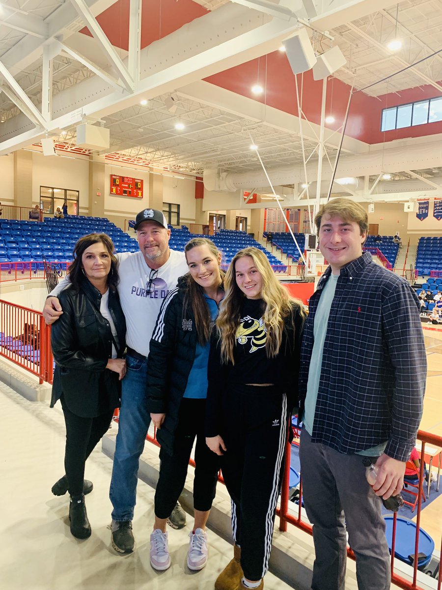 Anna Claire Atha tweet media