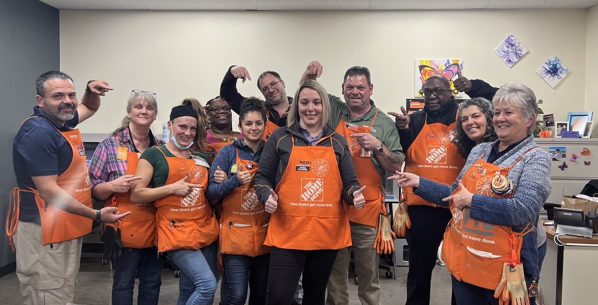 Celebrating the newest Store Manager in D228. Nicole congratulations on your promotion to be the Round Rock SM, I am so happy and proud you are going to be great, Congratulation’s @mark_bolieu @nicole_harmon7 @thewaysheROLS @garland_haynes @keren_gorg @Aaron____Martin