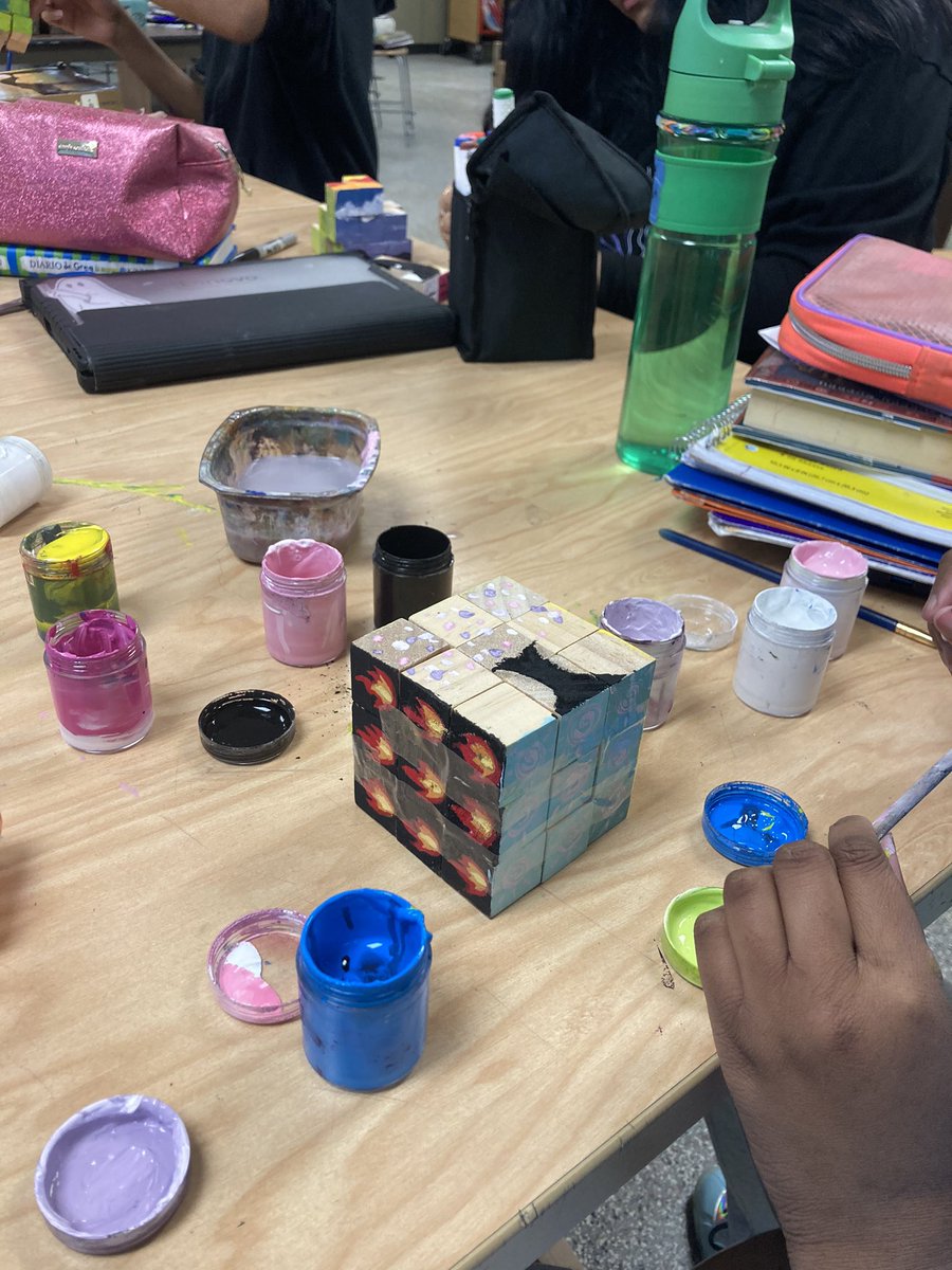 Art_with_MsG's tweet image. 7th grade is finishing up their puzzle cubes this week! Students had to build, glue, and solve their soma cube, then design and paint each side #teamkidsfirst #creativityatCarroll